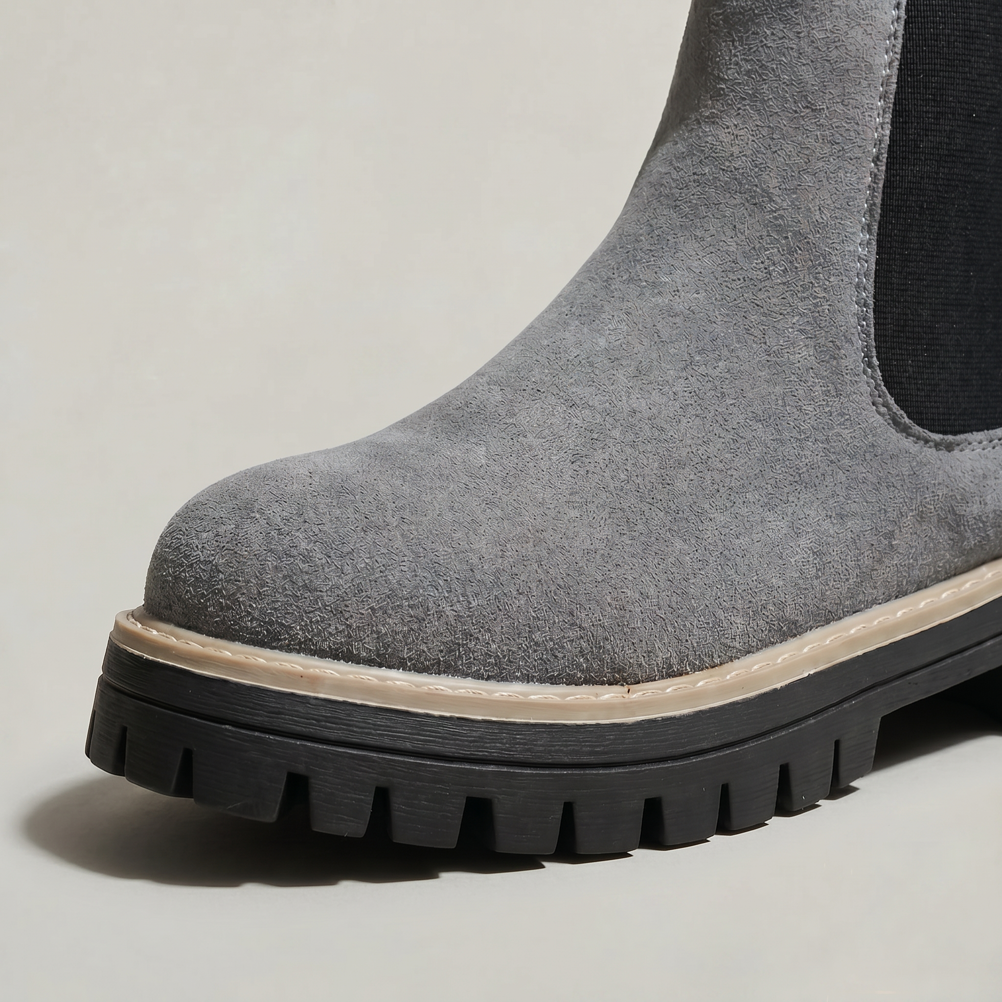 Women’s Chelsea Ankle Boots - Pull-On Lug Sole