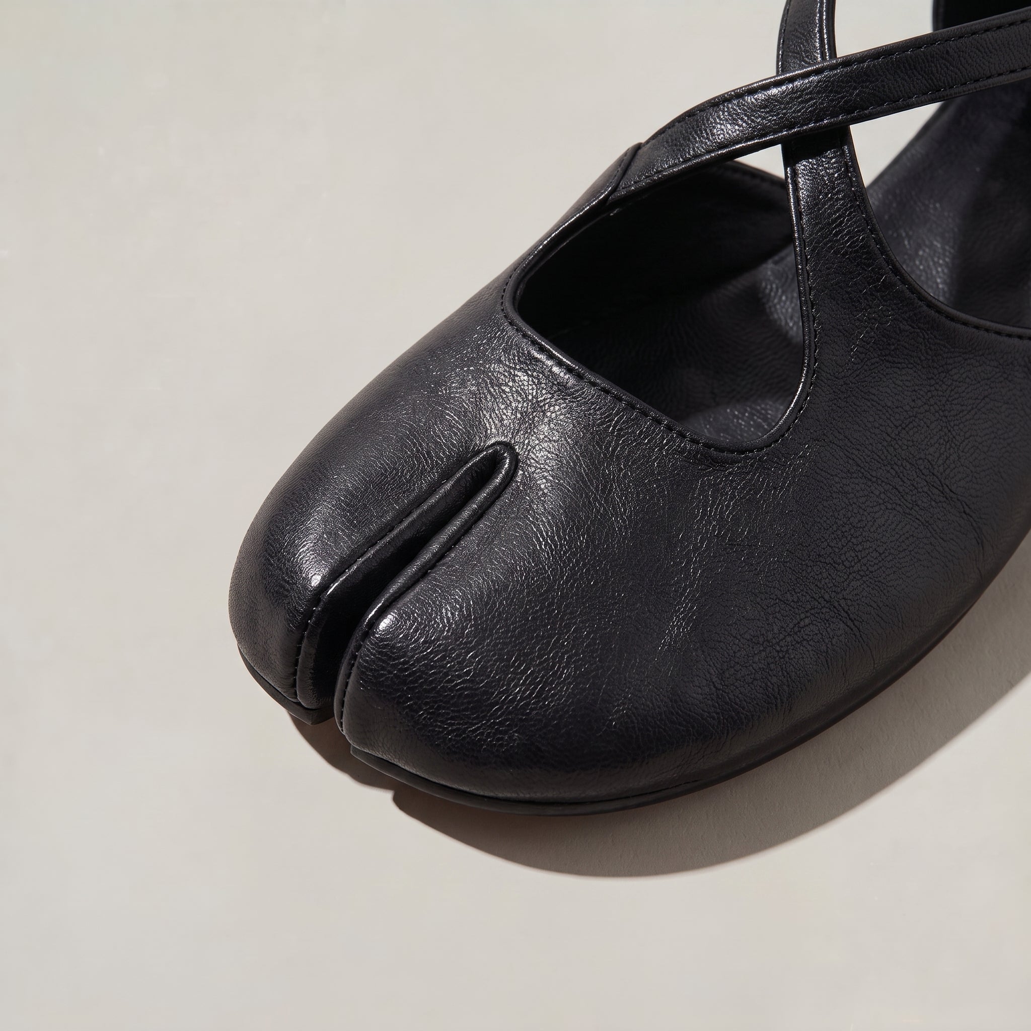 Women’s Tabi Ballet Flats Criss-Cross Strap