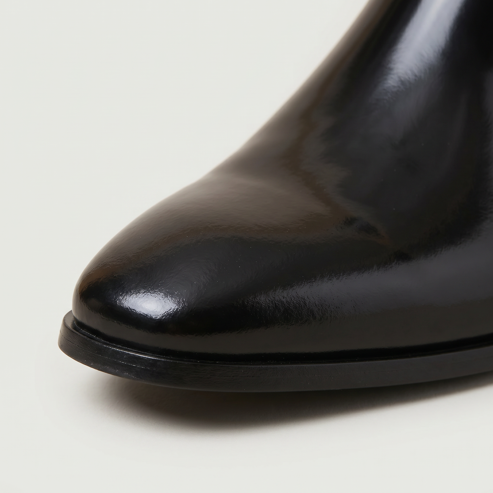 Men’s Pointed Toe Chelsea Boots - Ankle Fit