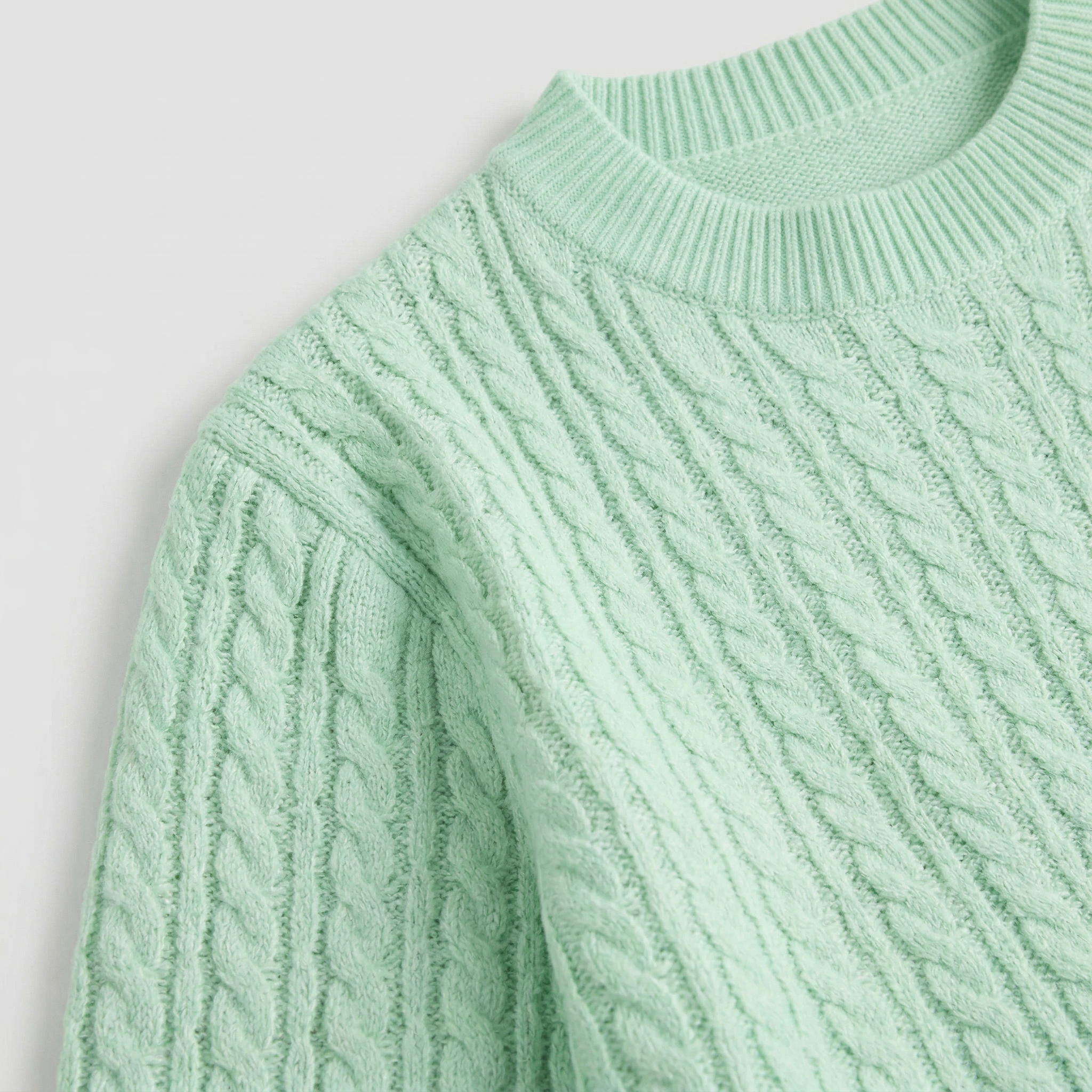 Women’s Knit Cable Sweater - Crewneck Regular Fit
