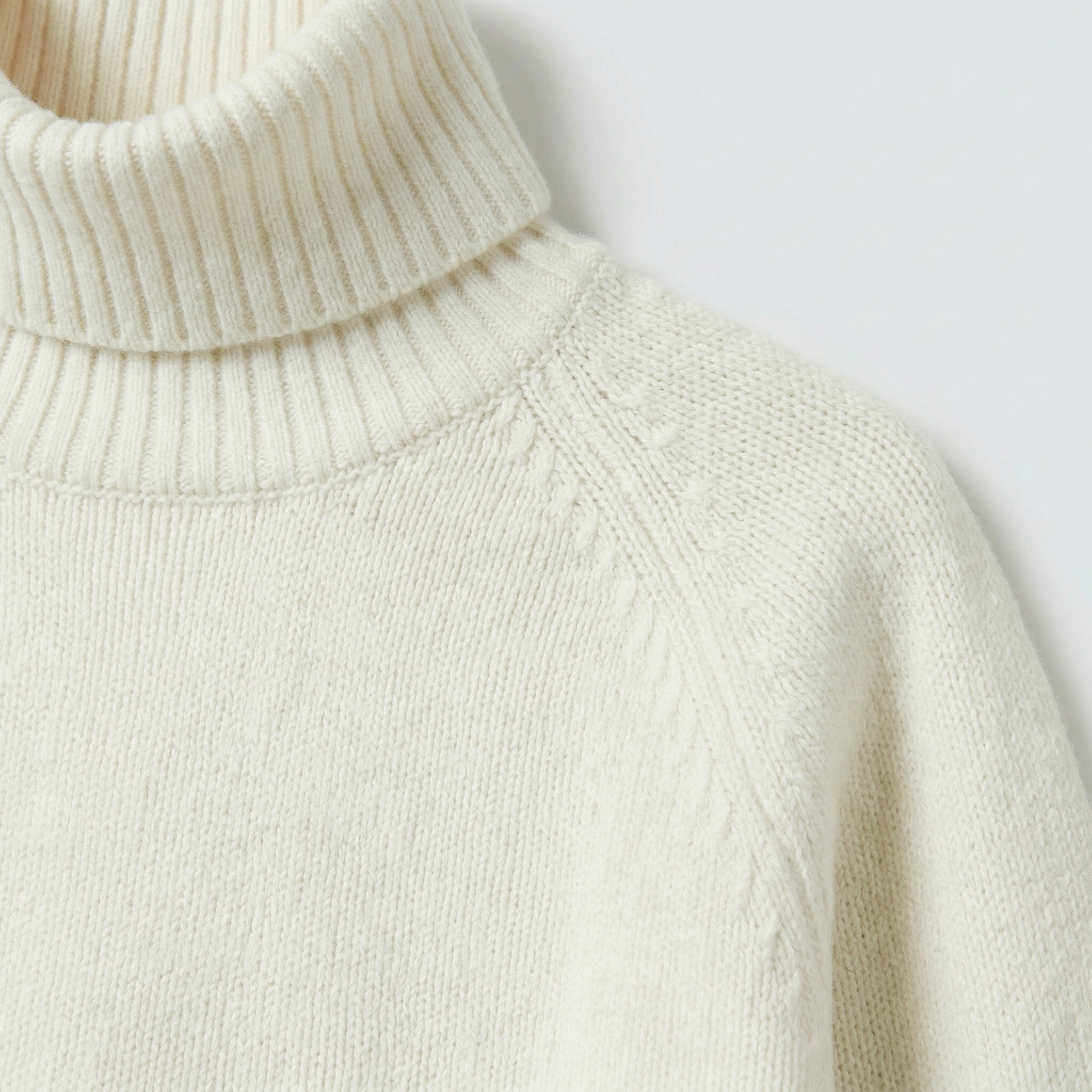 Women's Wool Knit Turtleneck Sweater