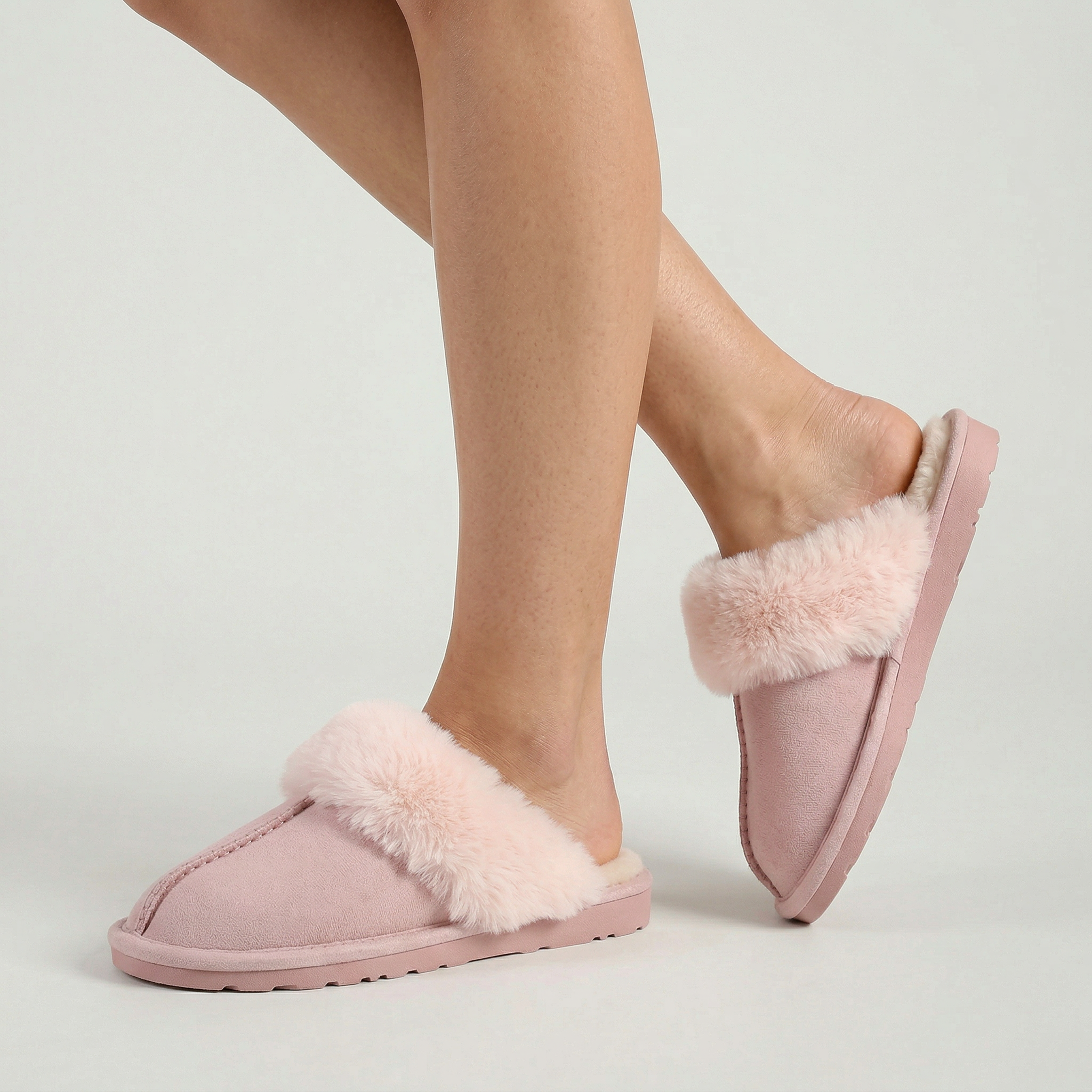 Women’s Thick Sole Fluffy Winter Slippers