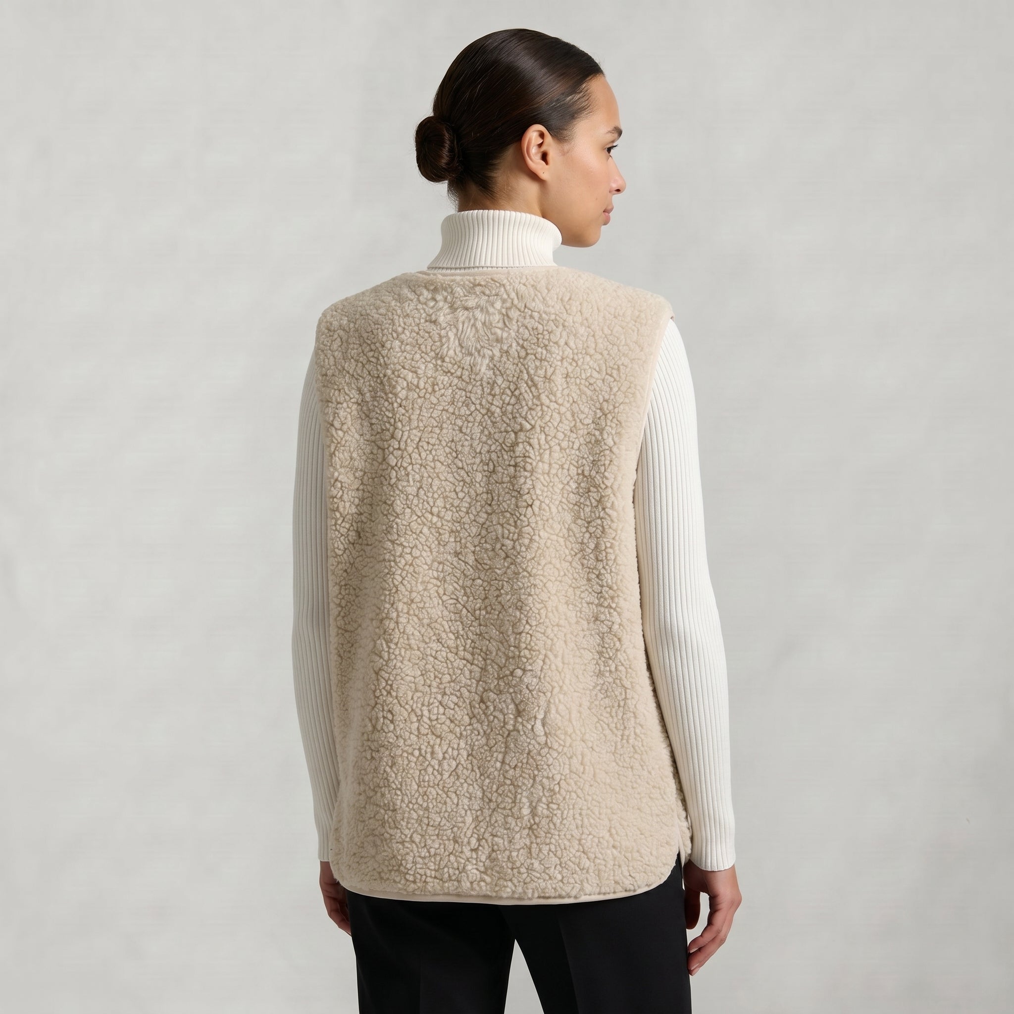 Women’s Sleeveless Zipper Teddy Vest - Relaxed Fit